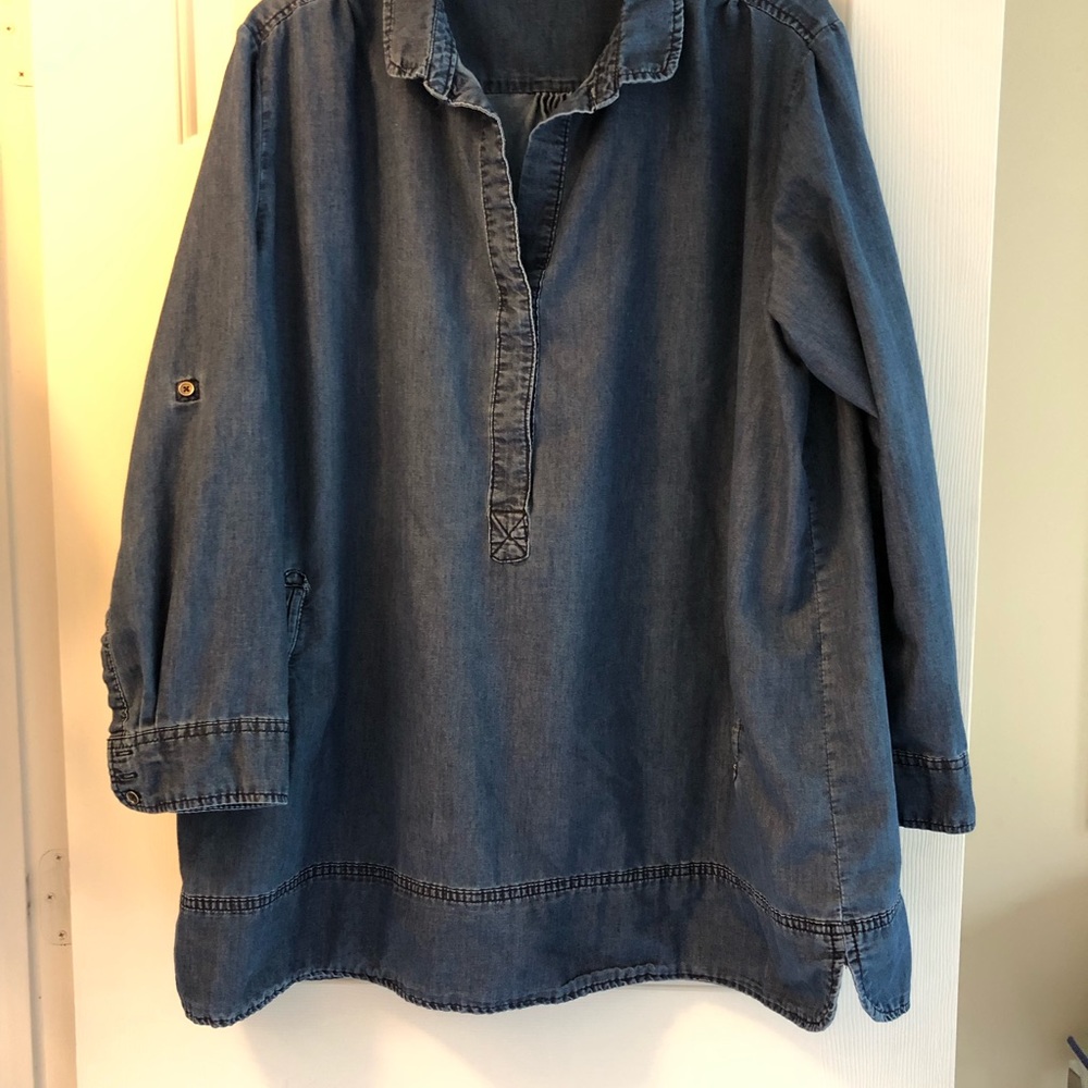 Denim tunic with pockets. Size 3 X.